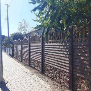 Покраска еврозабора под дерево 10