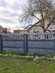 Покраска еврозабора под камень 07