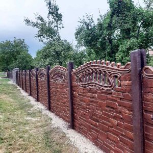 Покраска еврозабора под камень 12