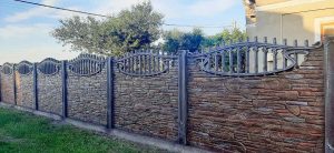 Покраска еврозабора под камень 34